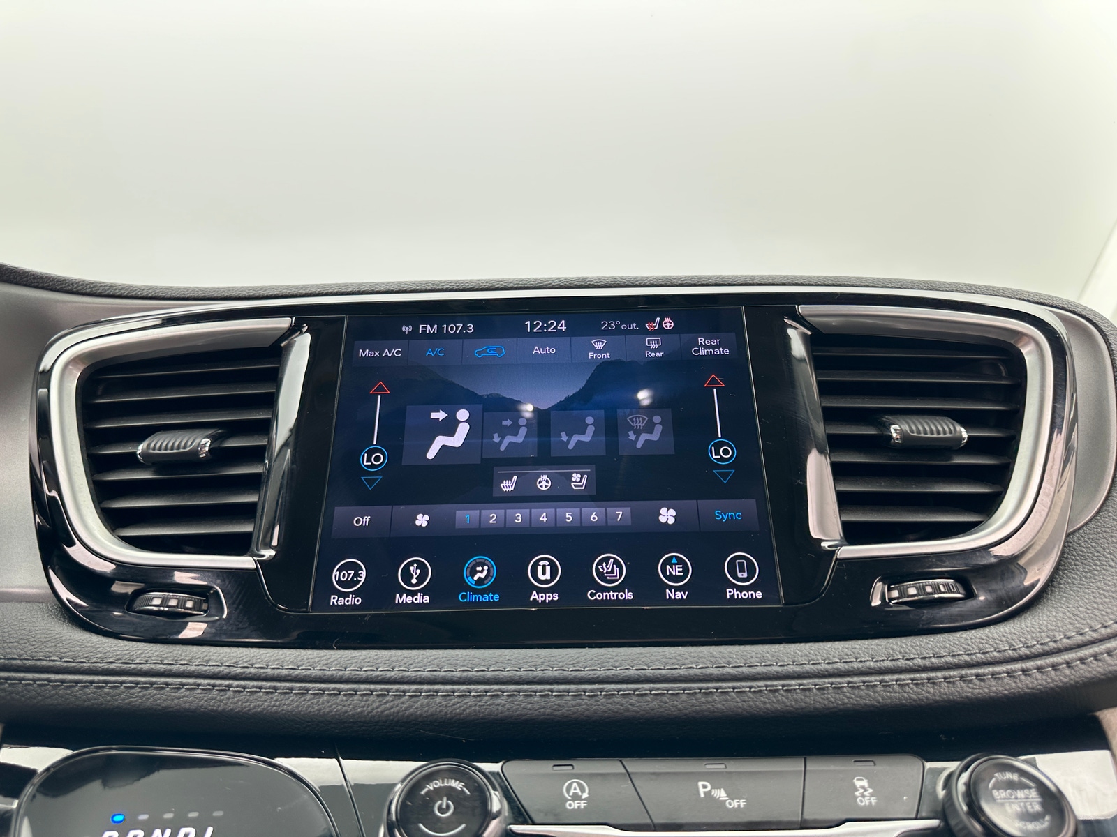 Thumbnail: 2019 Chrysler Pacifica - 3