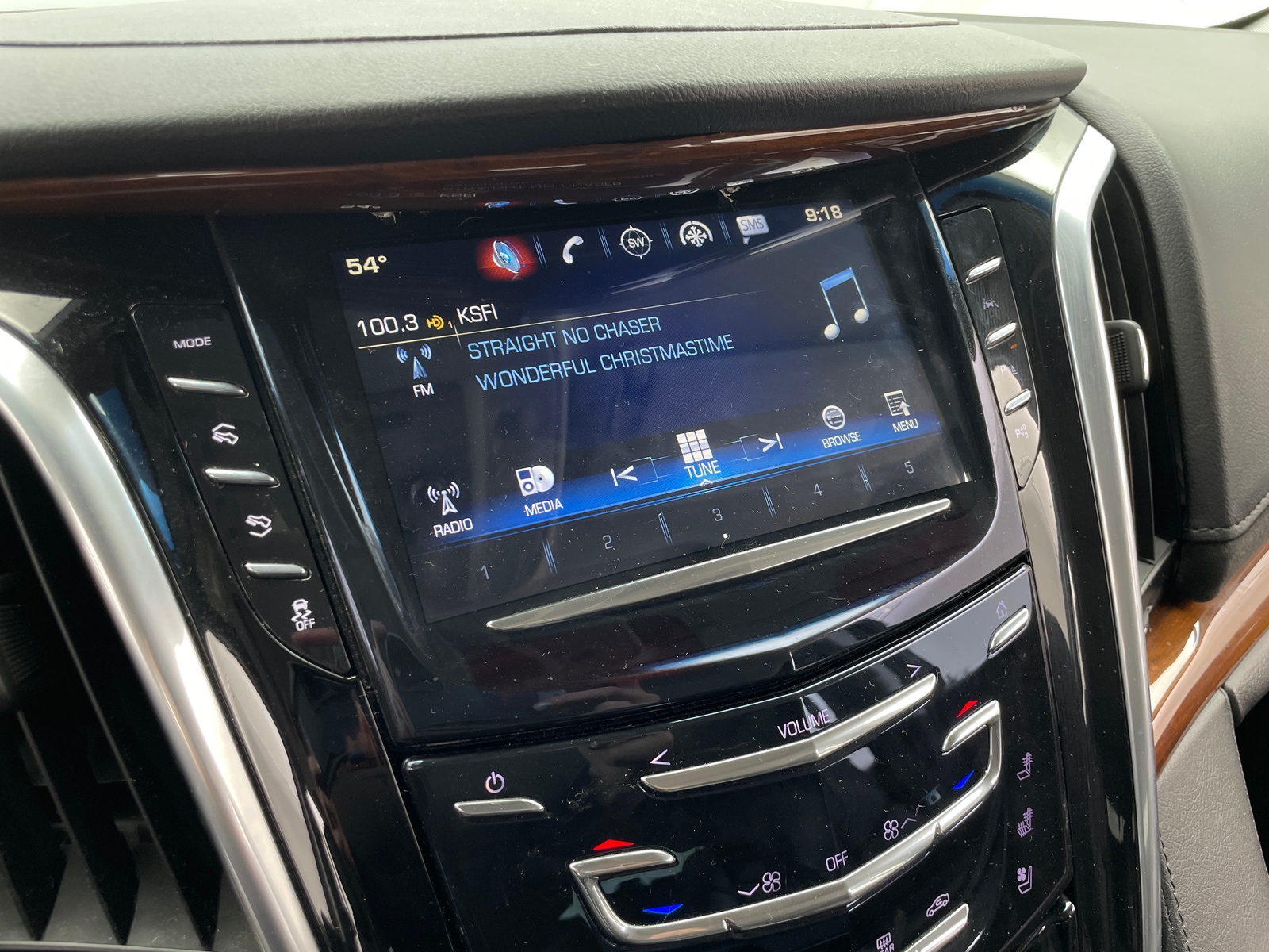 Thumbnail: 2019 Cadillac Escalade - 3