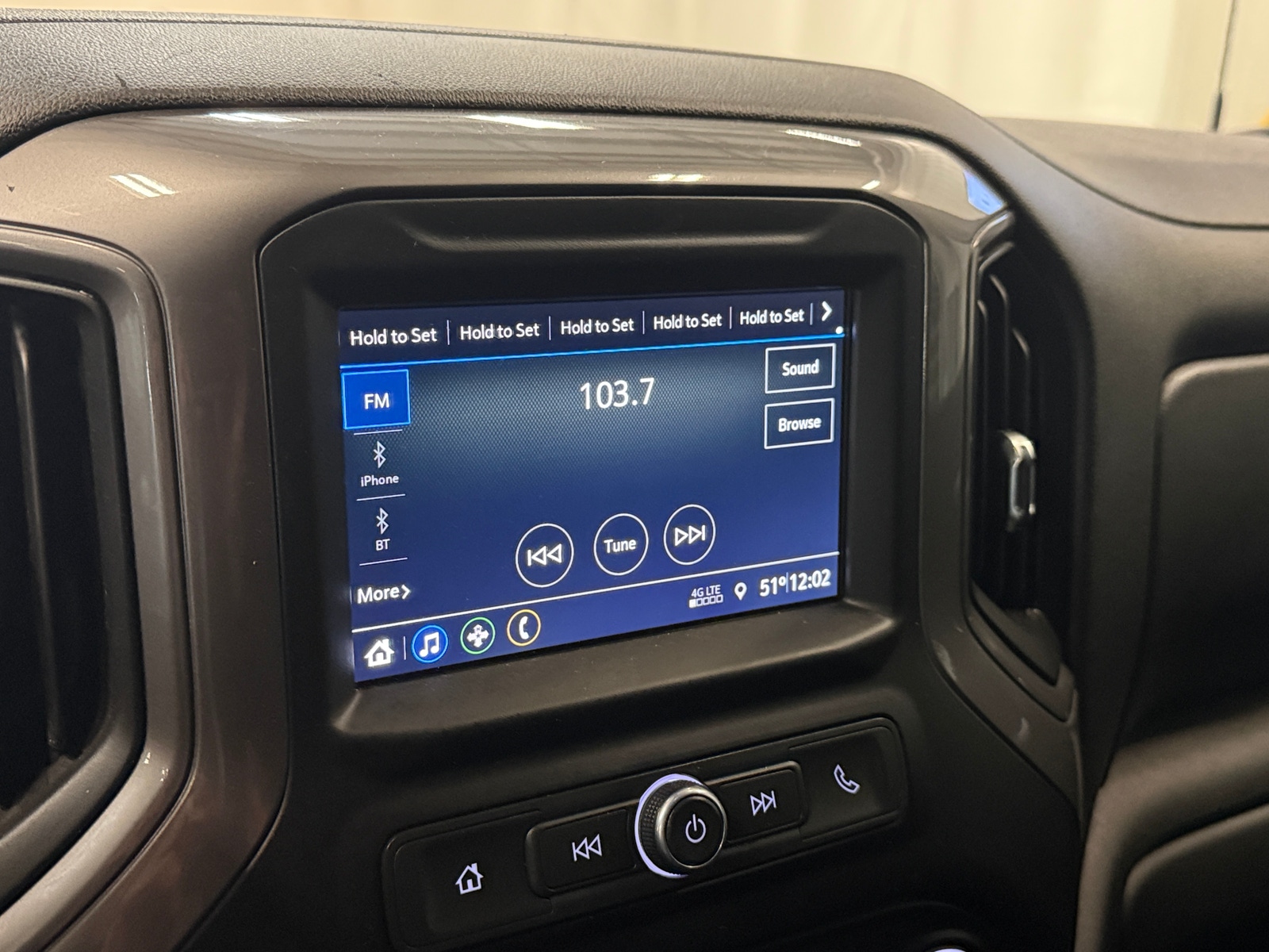 Thumbnail: 2019 Chevrolet Silverado 1500 - 4