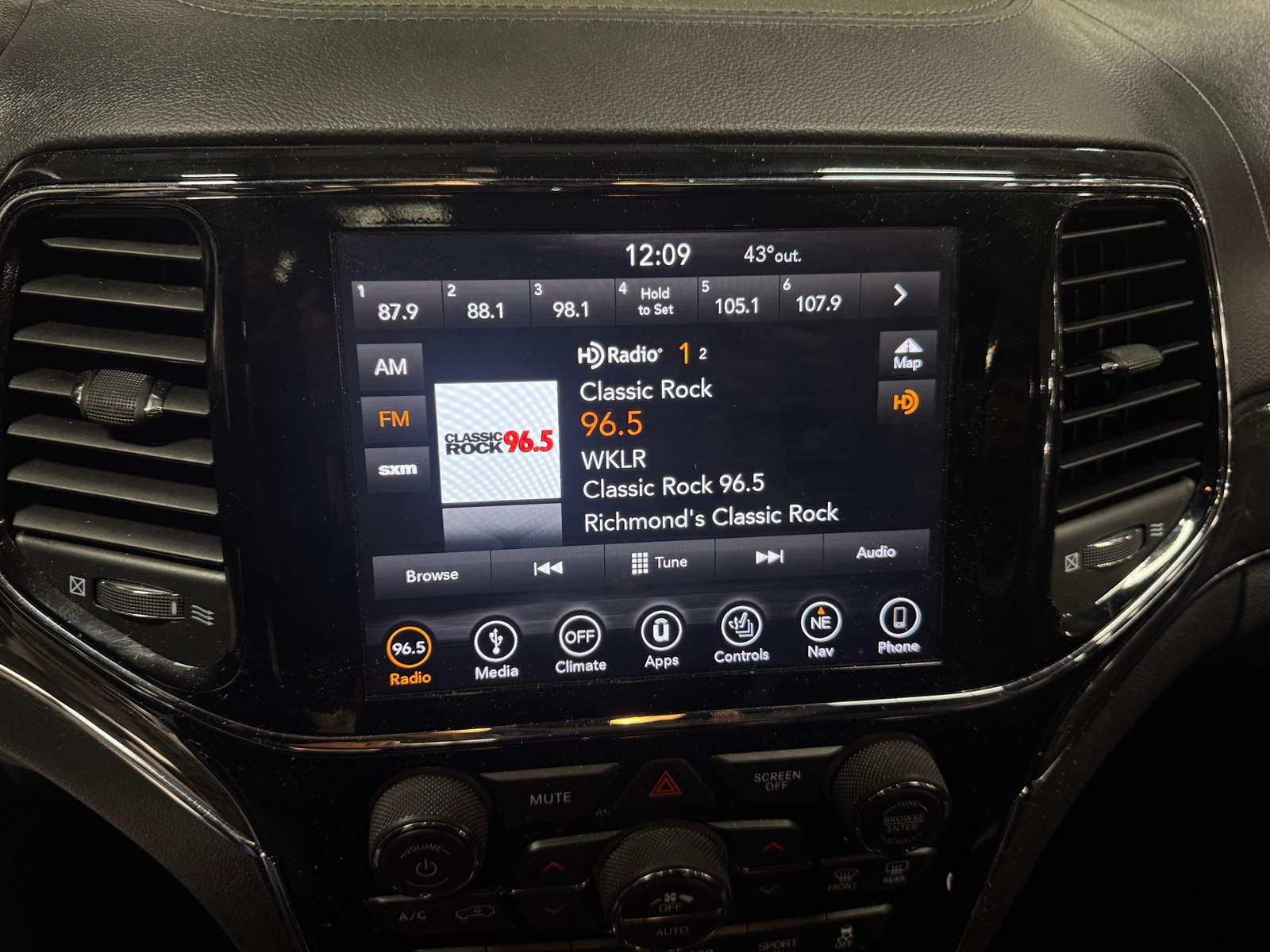 Thumbnail: 2019 Jeep Grand Cherokee - 3