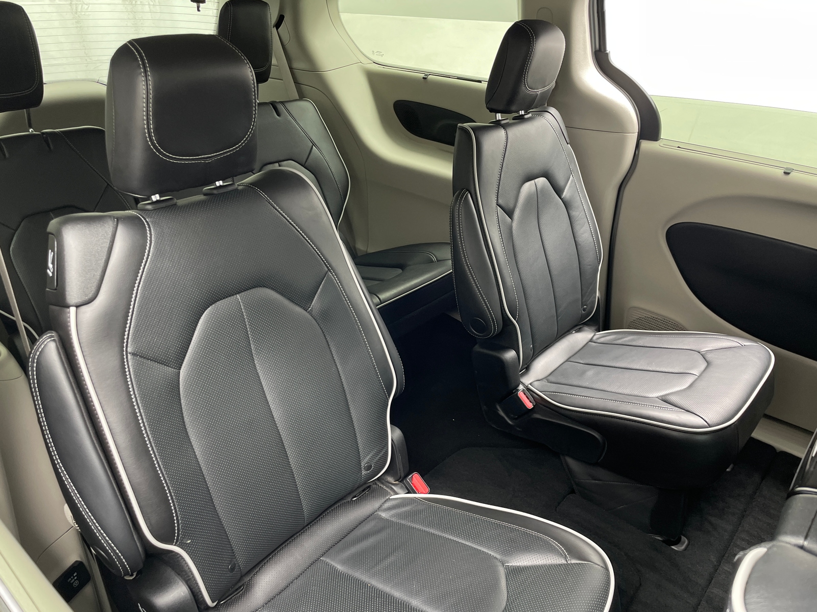 Thumbnail: 2023 Chrysler Pacifica - 5