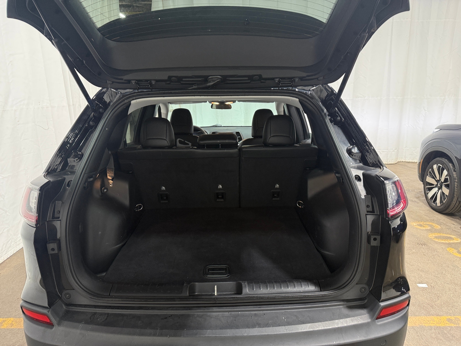 Thumbnail: 2020 Jeep Cherokee - 7