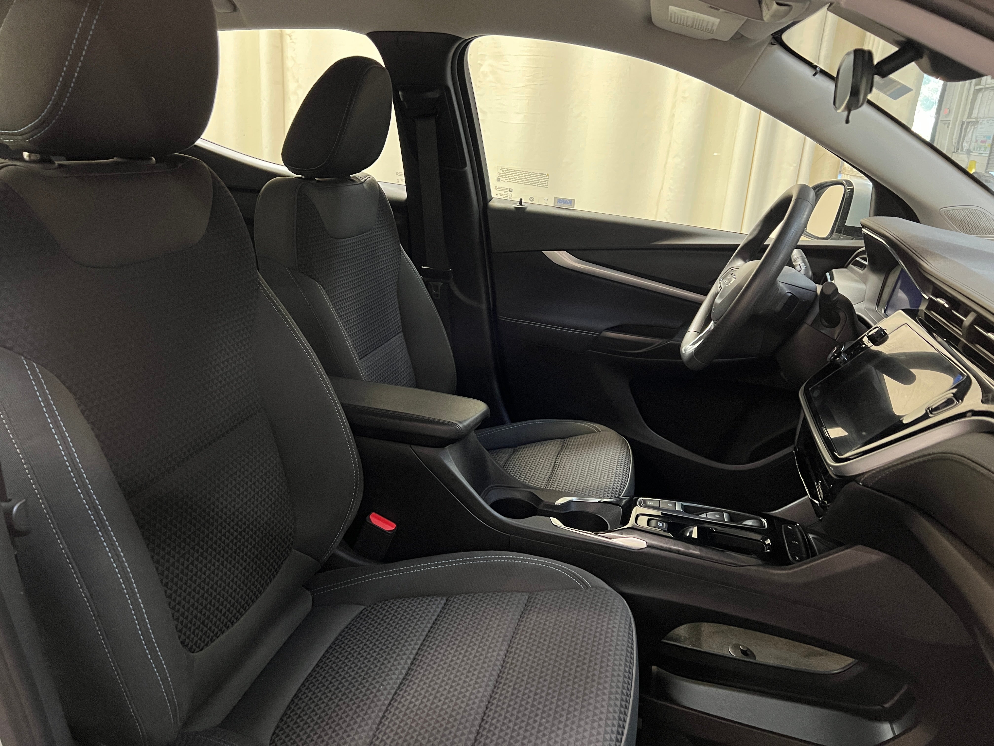 Used 2023 Chevrolet Bolt EUV LT with VIN 1G1FY6S04P4191825 for sale in Oak Creek, WI