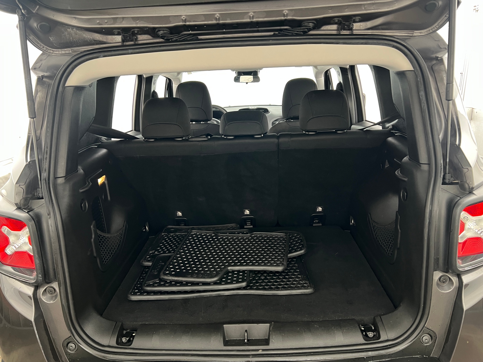 Thumbnail: 2019 Jeep Renegade - 7