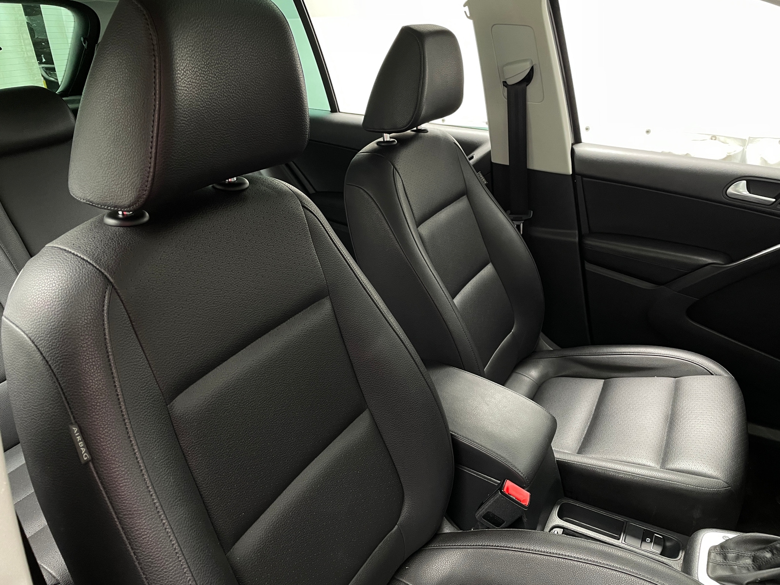 Thumbnail: 2016 Volkswagen Tiguan - 2