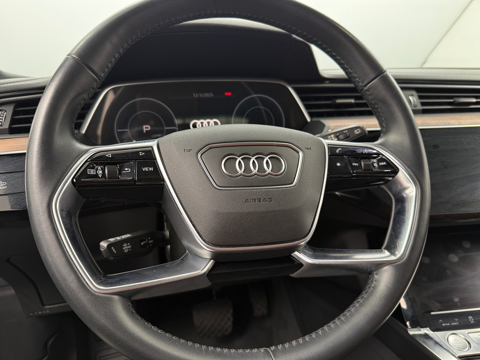 Thumbnail: 2019 Audi e-tron - 4