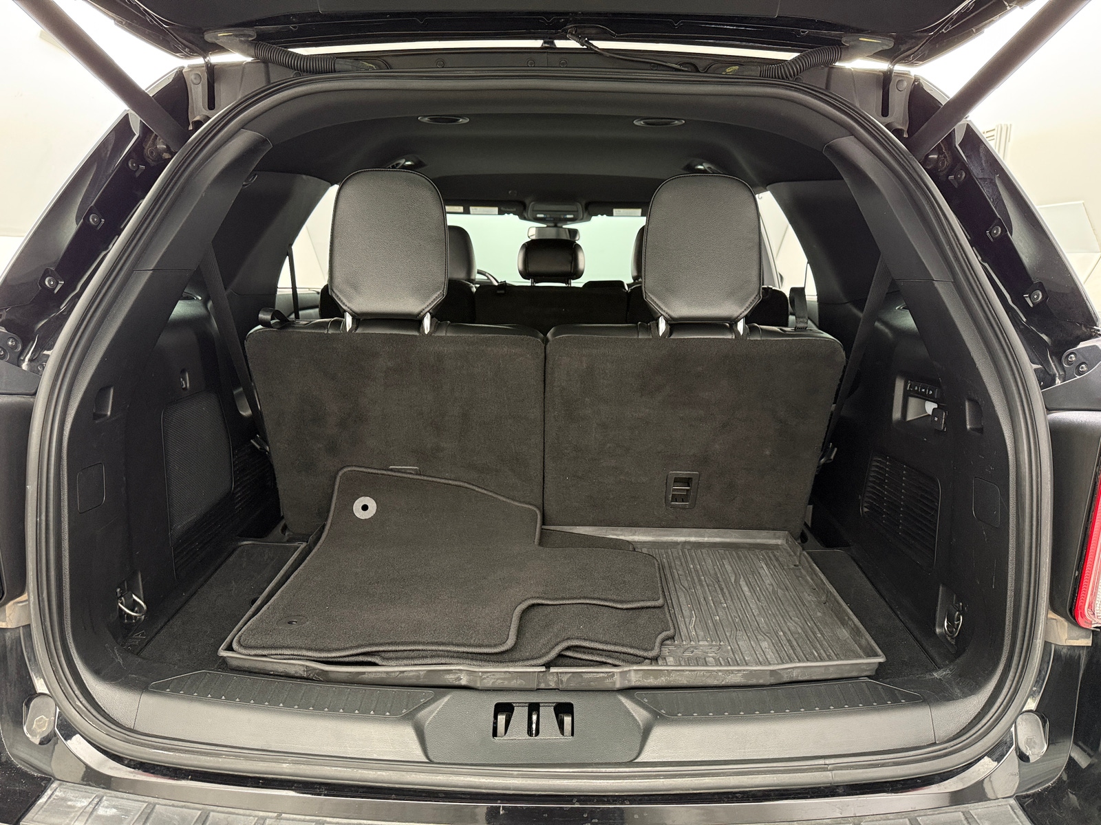 Thumbnail: 2020 Ford Explorer - 6