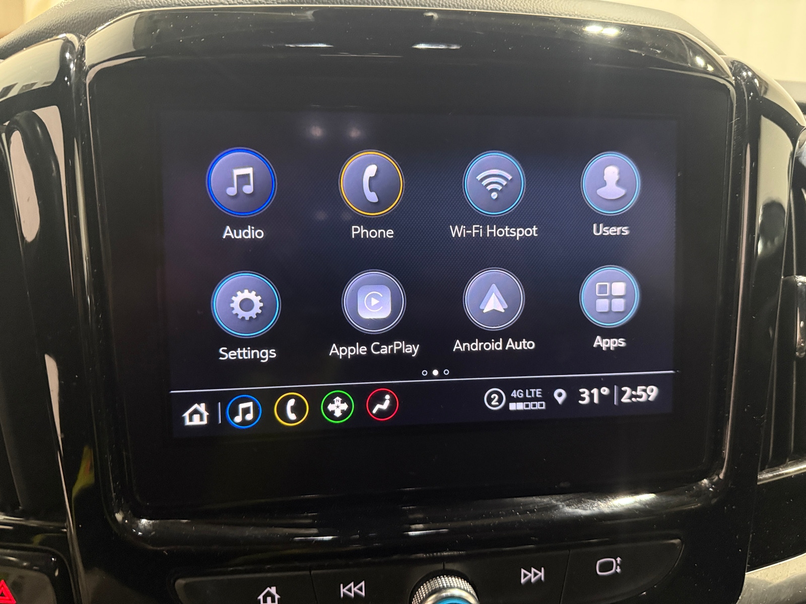 Thumbnail: 2022 Chevrolet Traverse - 4