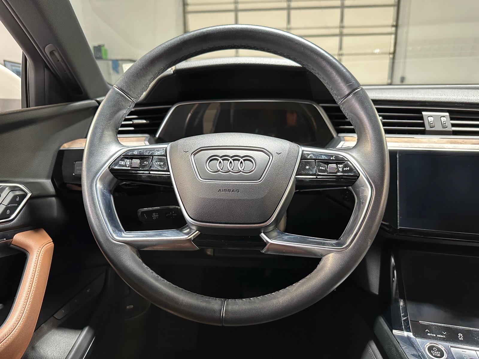 Thumbnail: 2022 Audi e-tron - 4