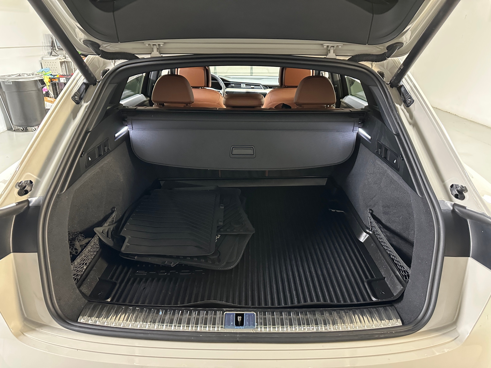 Thumbnail: 2022 Audi e-tron - 6