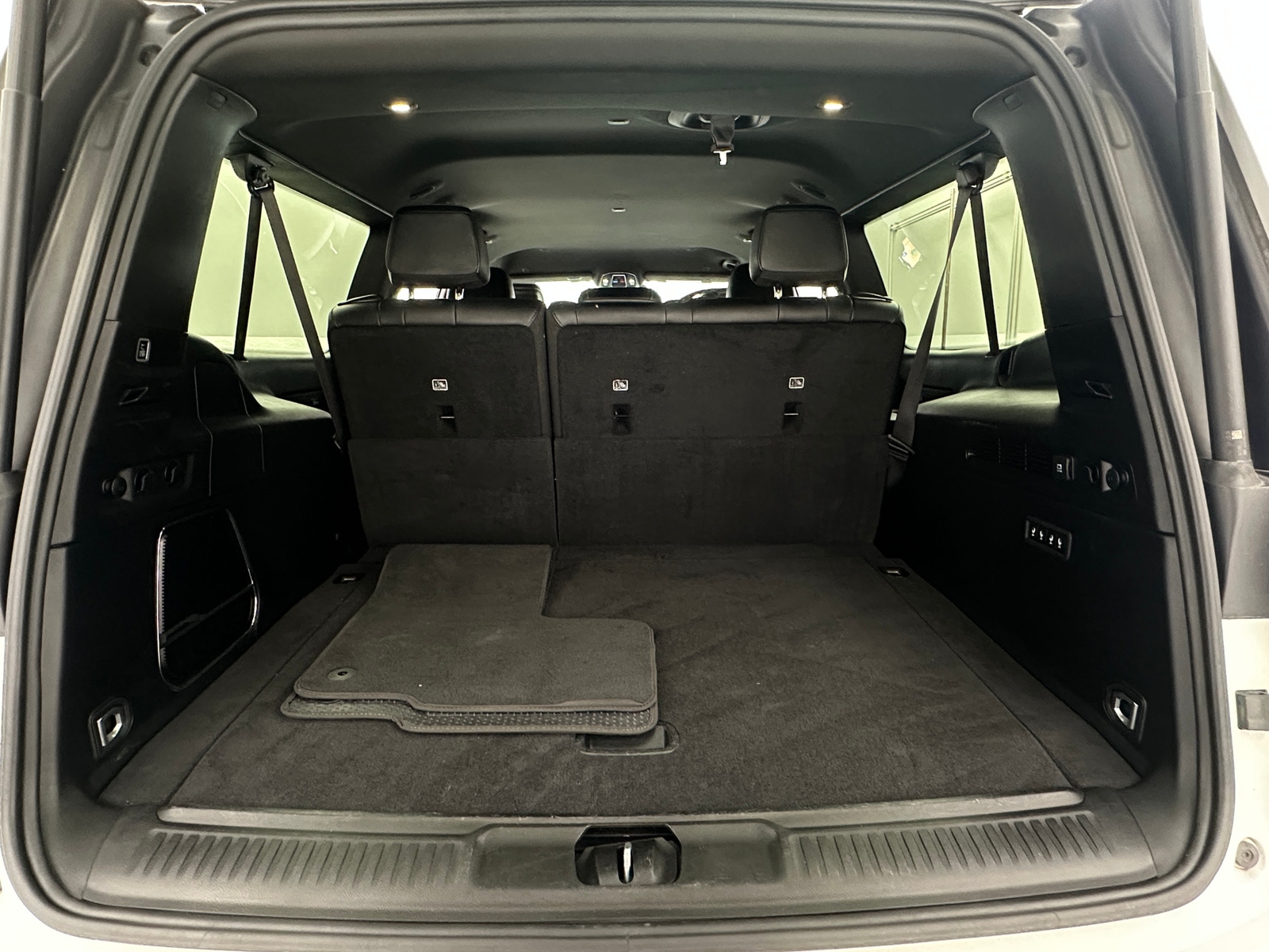 Thumbnail: 2023 Jeep Wagoneer - 6