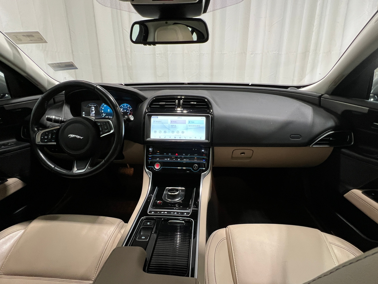 Thumbnail: 2018 Jaguar XE - 2