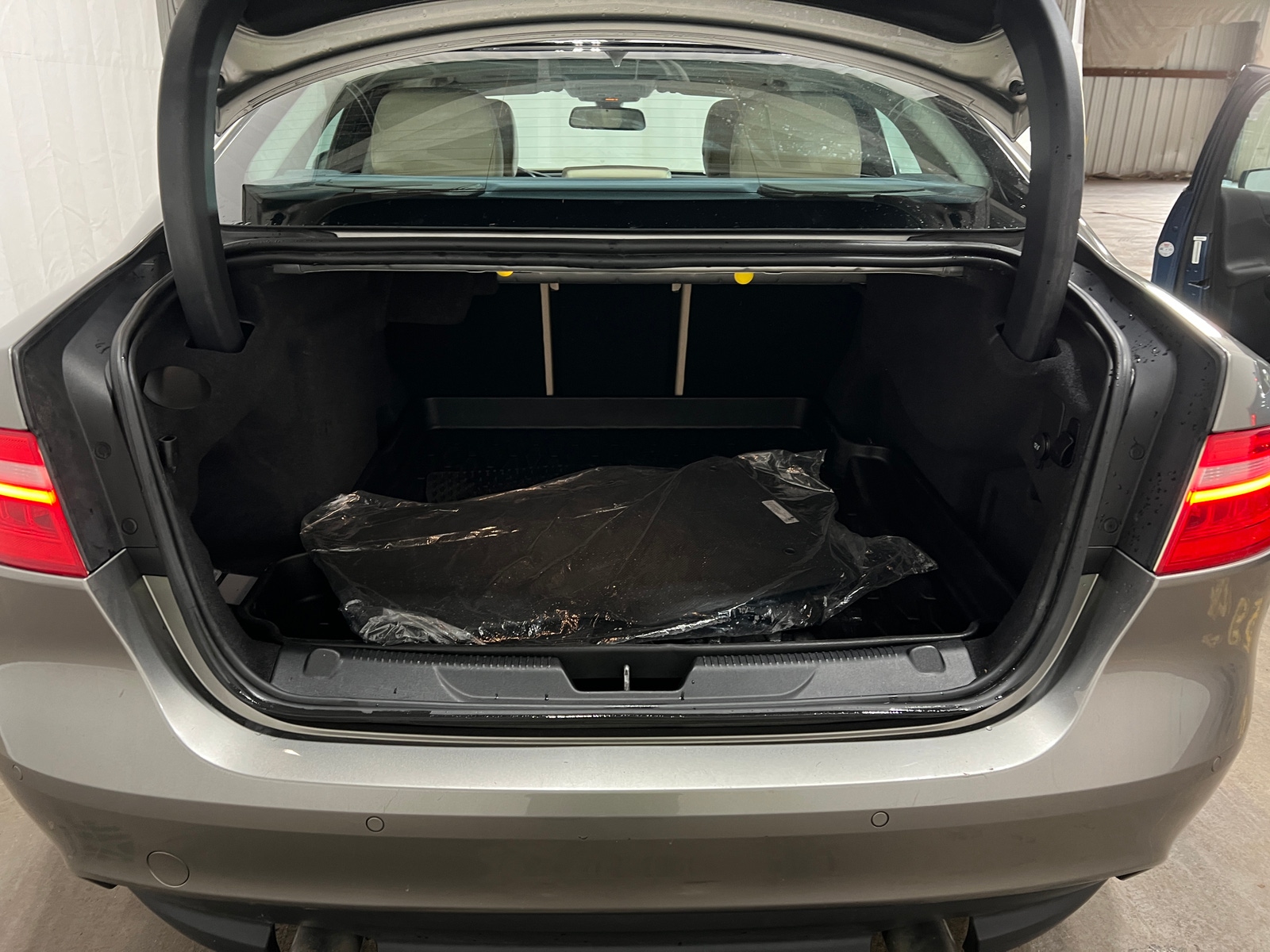 Thumbnail: 2018 Jaguar XE - 6