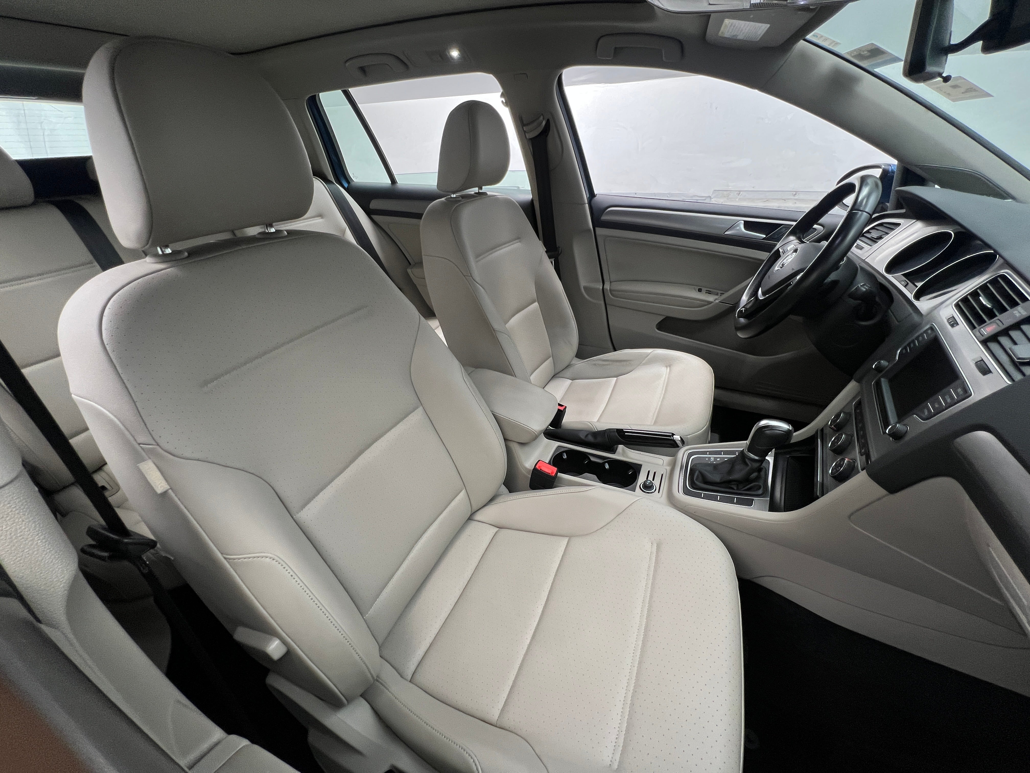 2017 Volkswagen Golf SportWagen