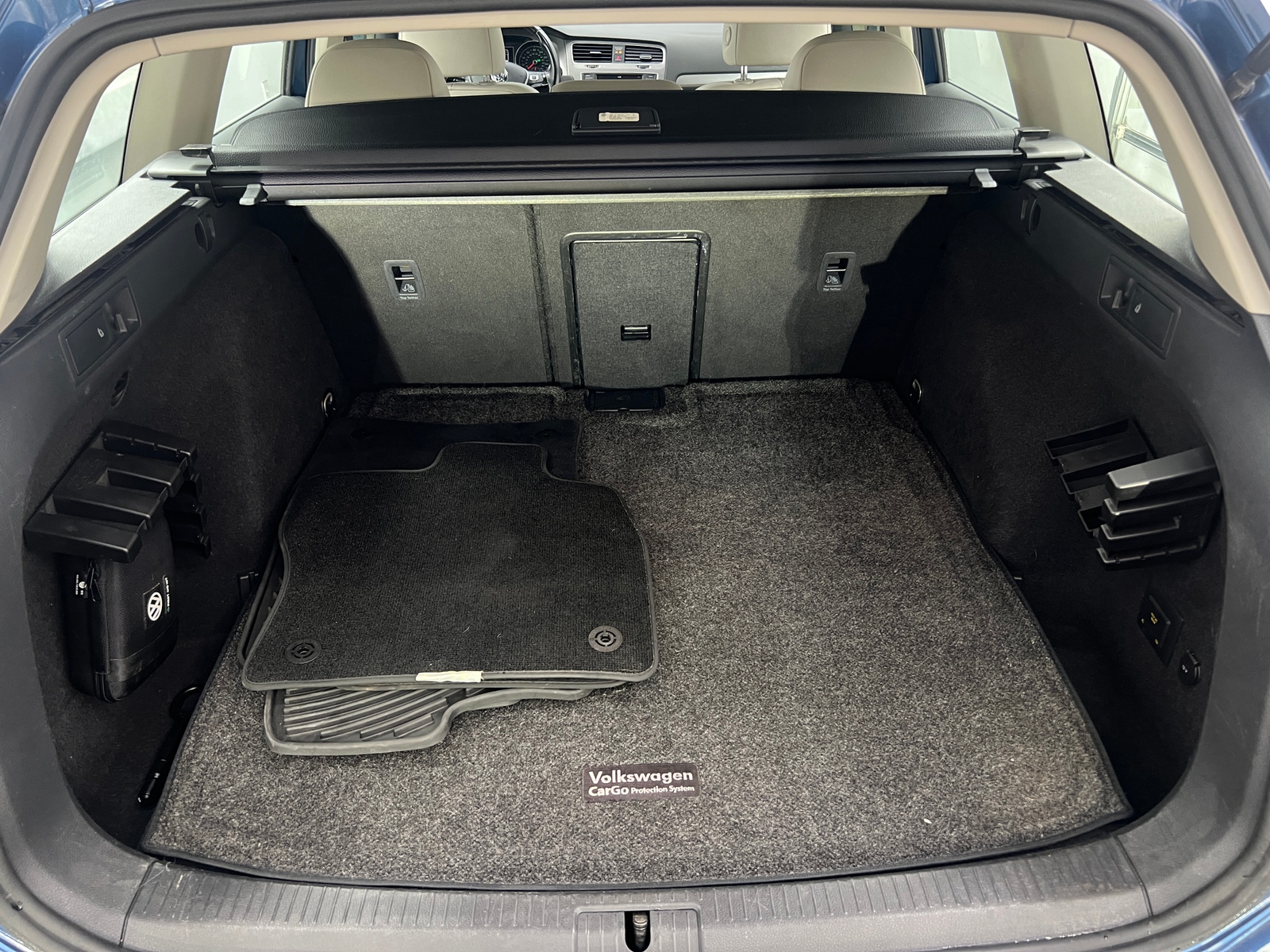 Thumbnail: 2017 Volkswagen e-Golf - 7