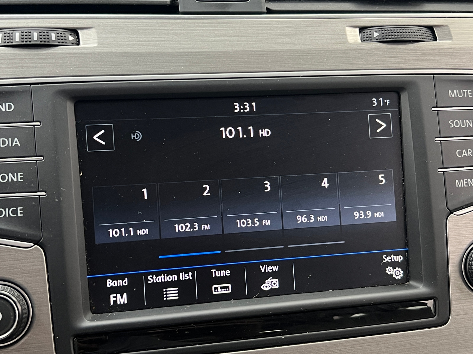 Thumbnail: 2017 Volkswagen e-Golf - 4