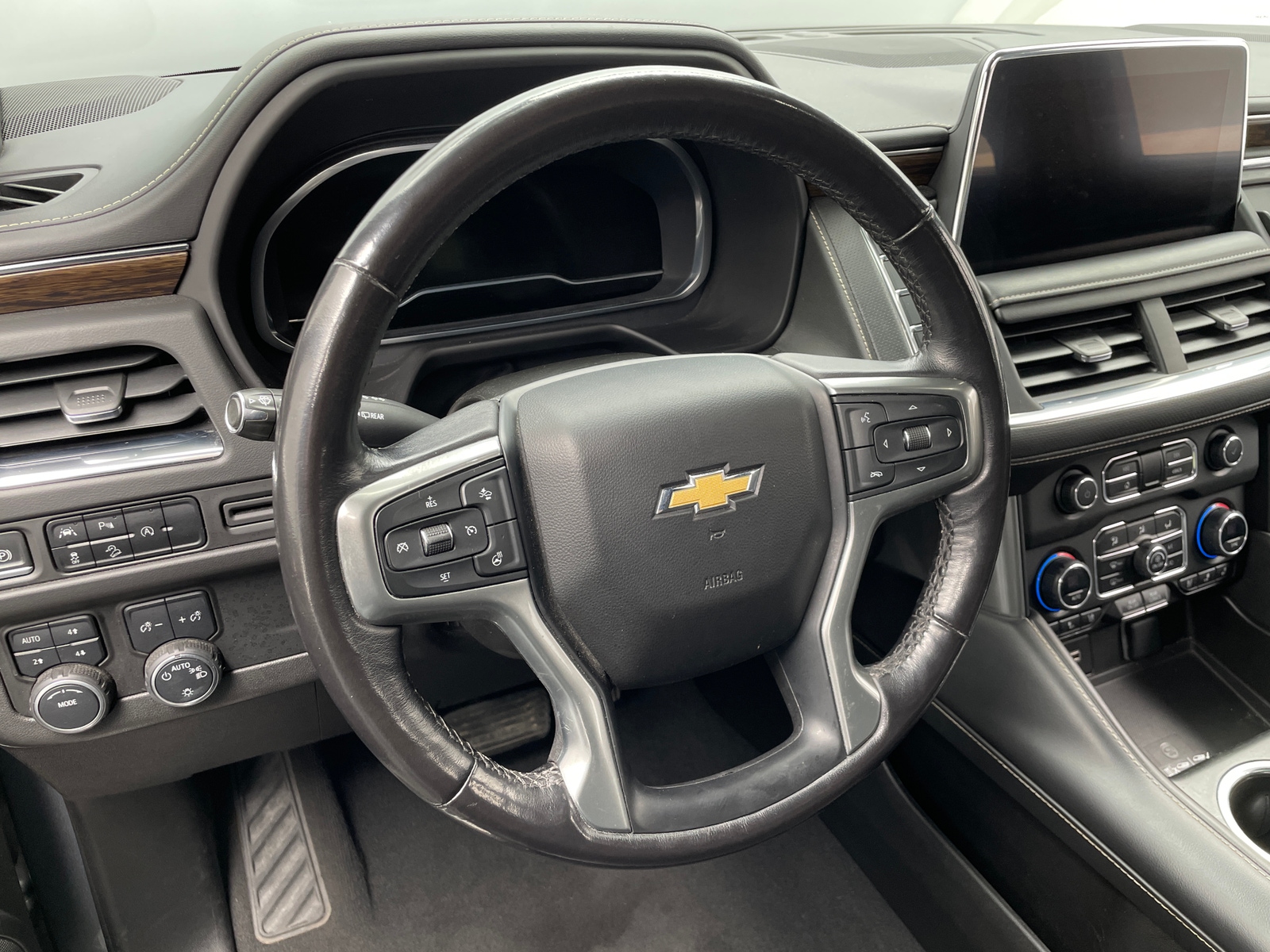 Thumbnail: 2023 Chevrolet Suburban - 4