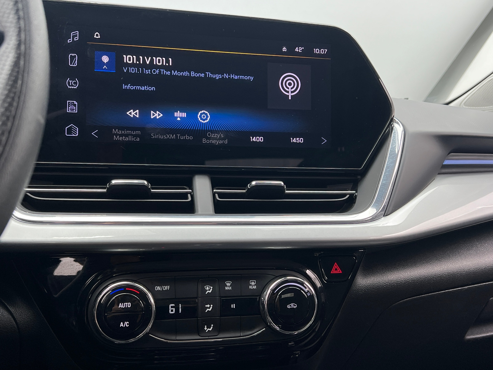 Thumbnail: 2025 Chevrolet Trax - 4