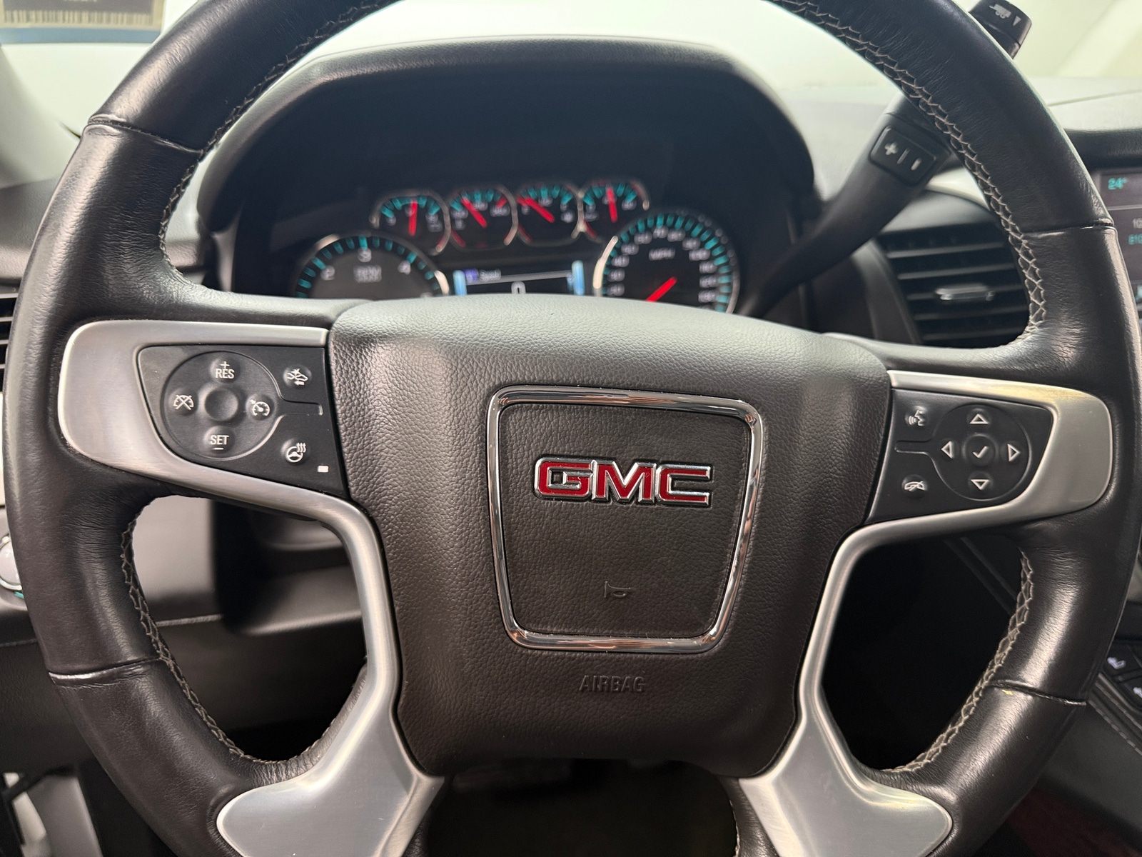 Thumbnail: 2017 GMC Yukon - 4