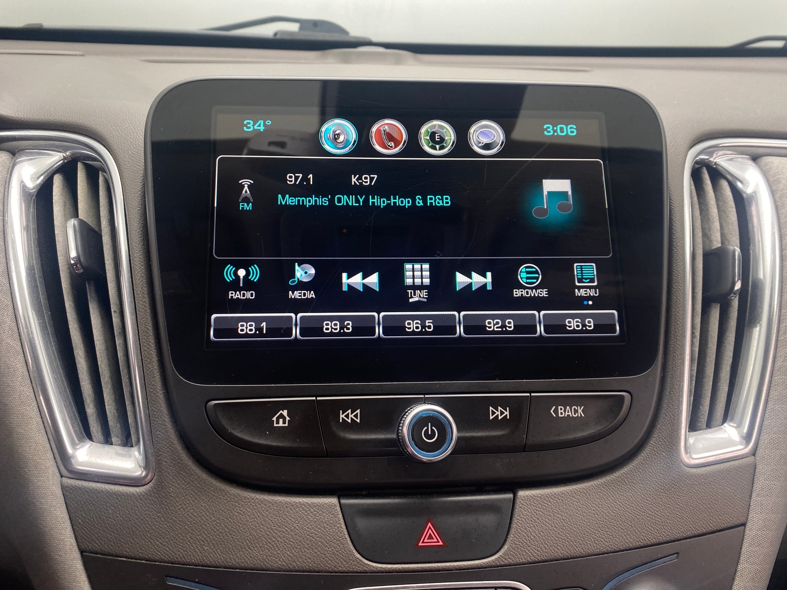 Thumbnail: 2018 Chevrolet Malibu - 4