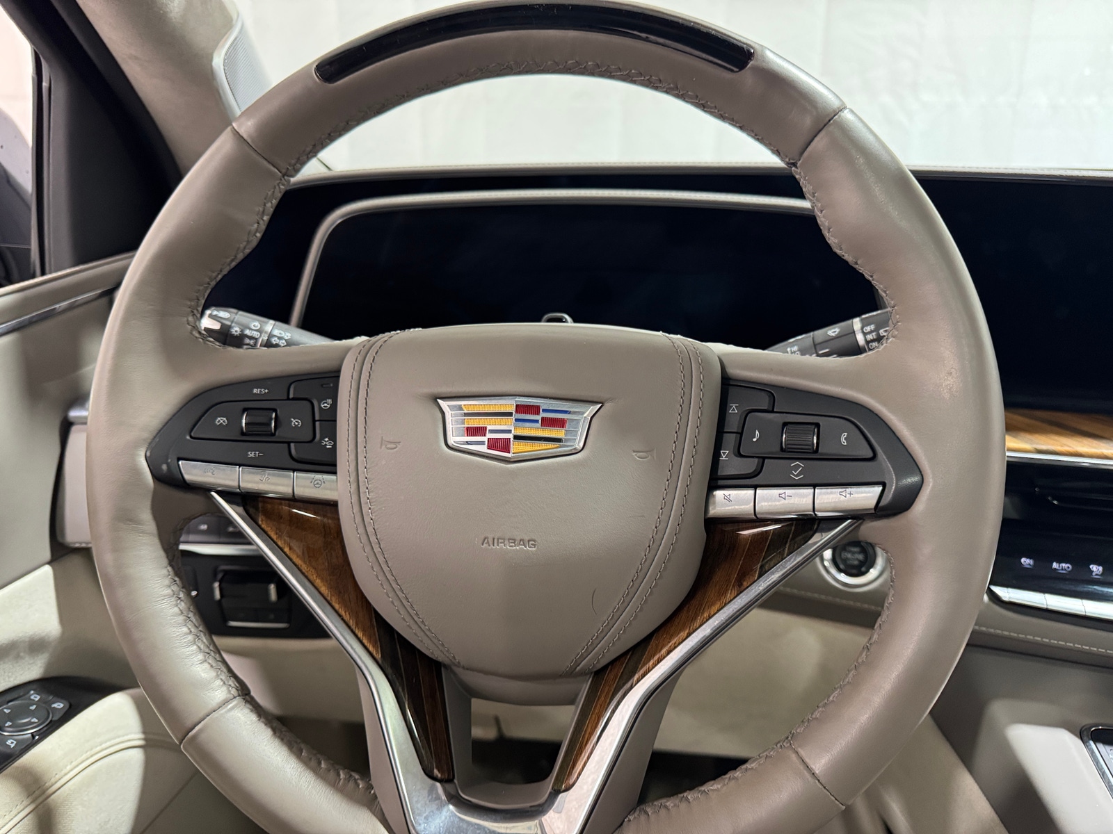 Thumbnail: 2023 Cadillac Escalade - 4