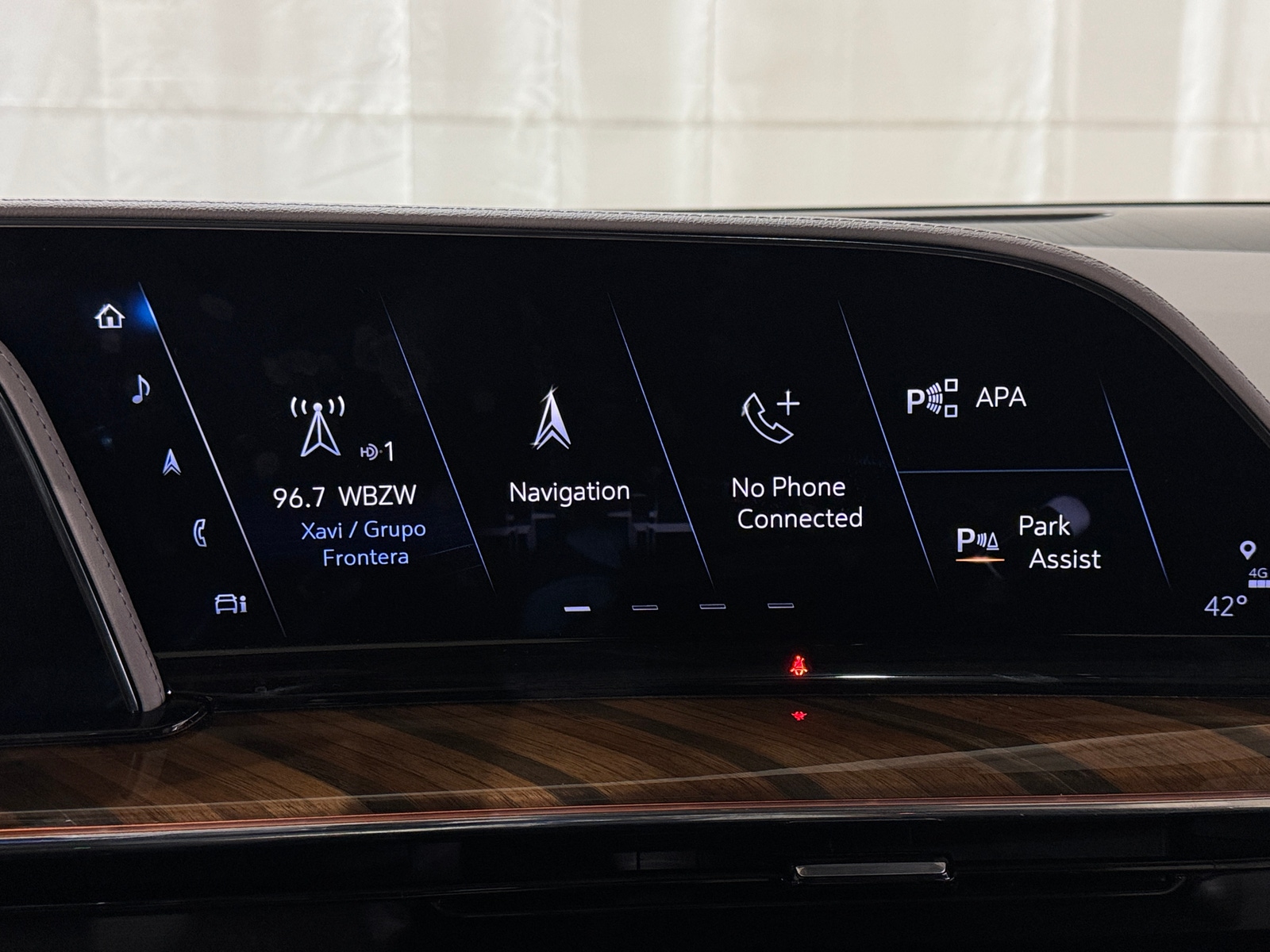 Thumbnail: 2023 Cadillac Escalade - 3