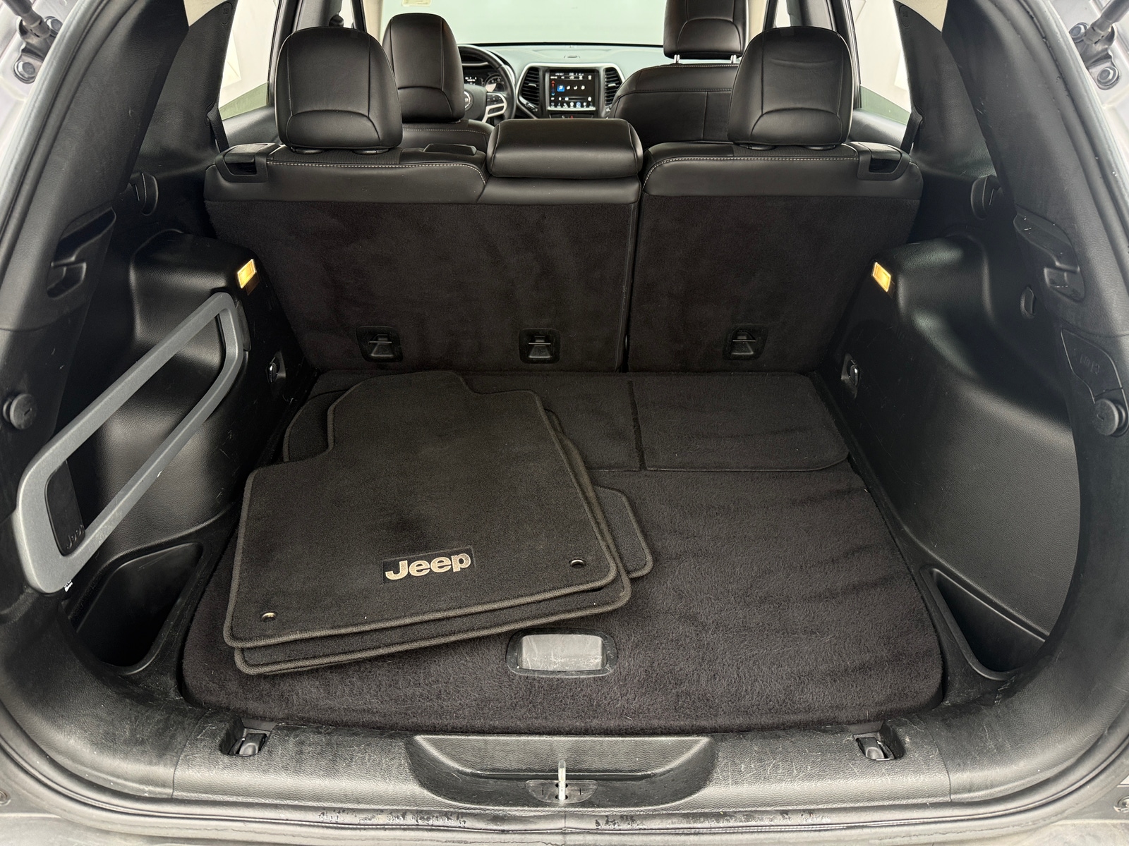 Thumbnail: 2018 Jeep Cherokee - 7