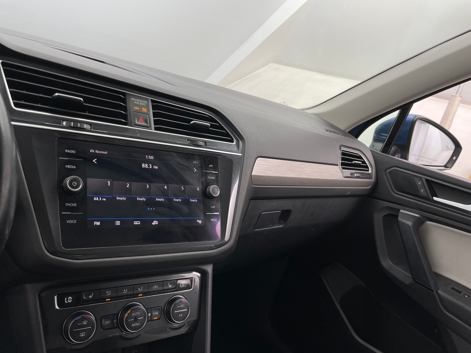 Thumbnail: 2019 Volkswagen Tiguan - 4