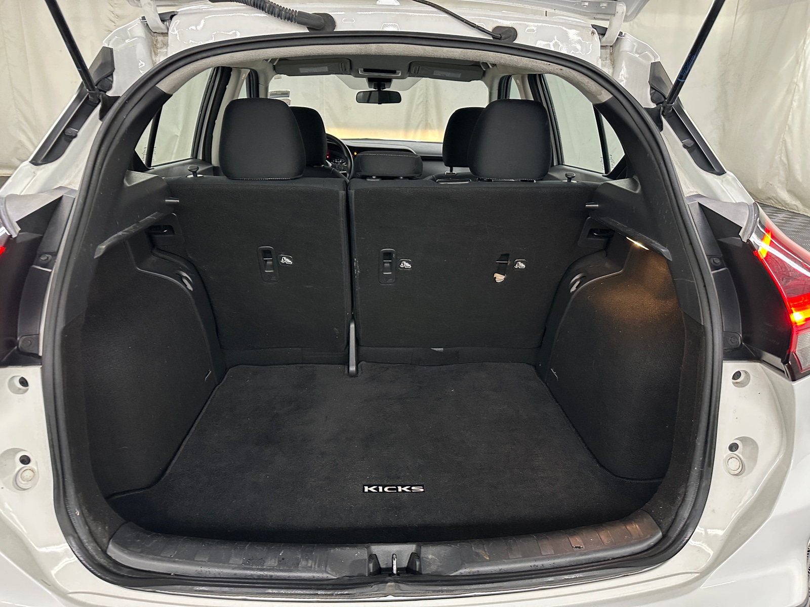 Thumbnail: 2022 Nissan Kicks - 7