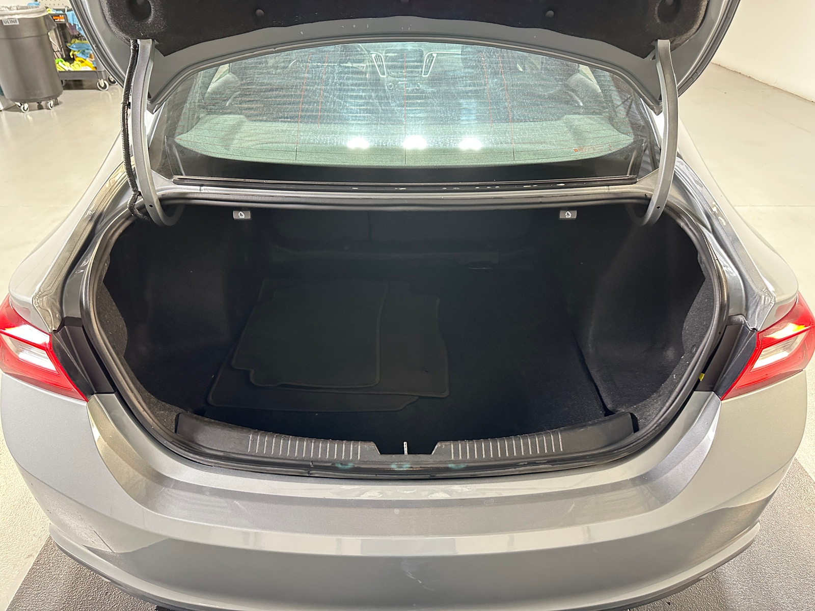 Thumbnail: 2023 Chevrolet Malibu - 7