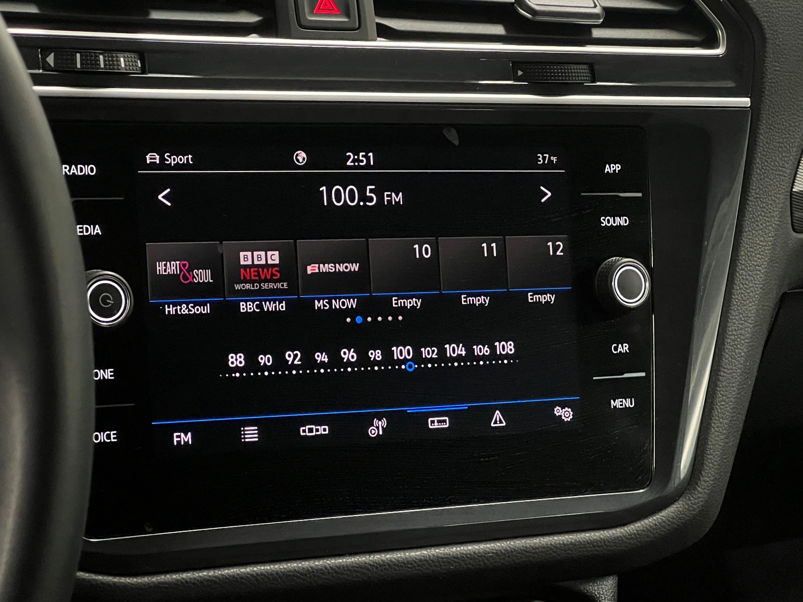 Thumbnail: 2024 Volkswagen Tiguan - 3