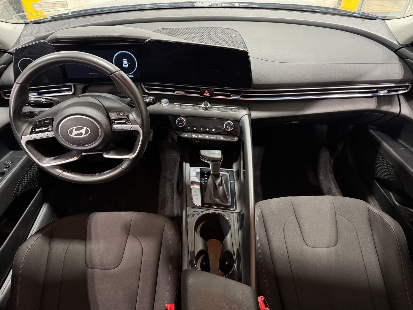 Thumbnail: 2024 Hyundai Elantra - 3