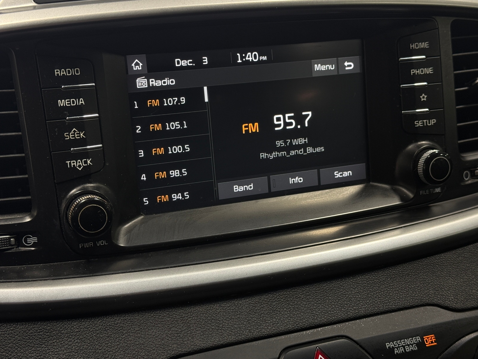 Thumbnail: 2019 Kia Sorento - 4