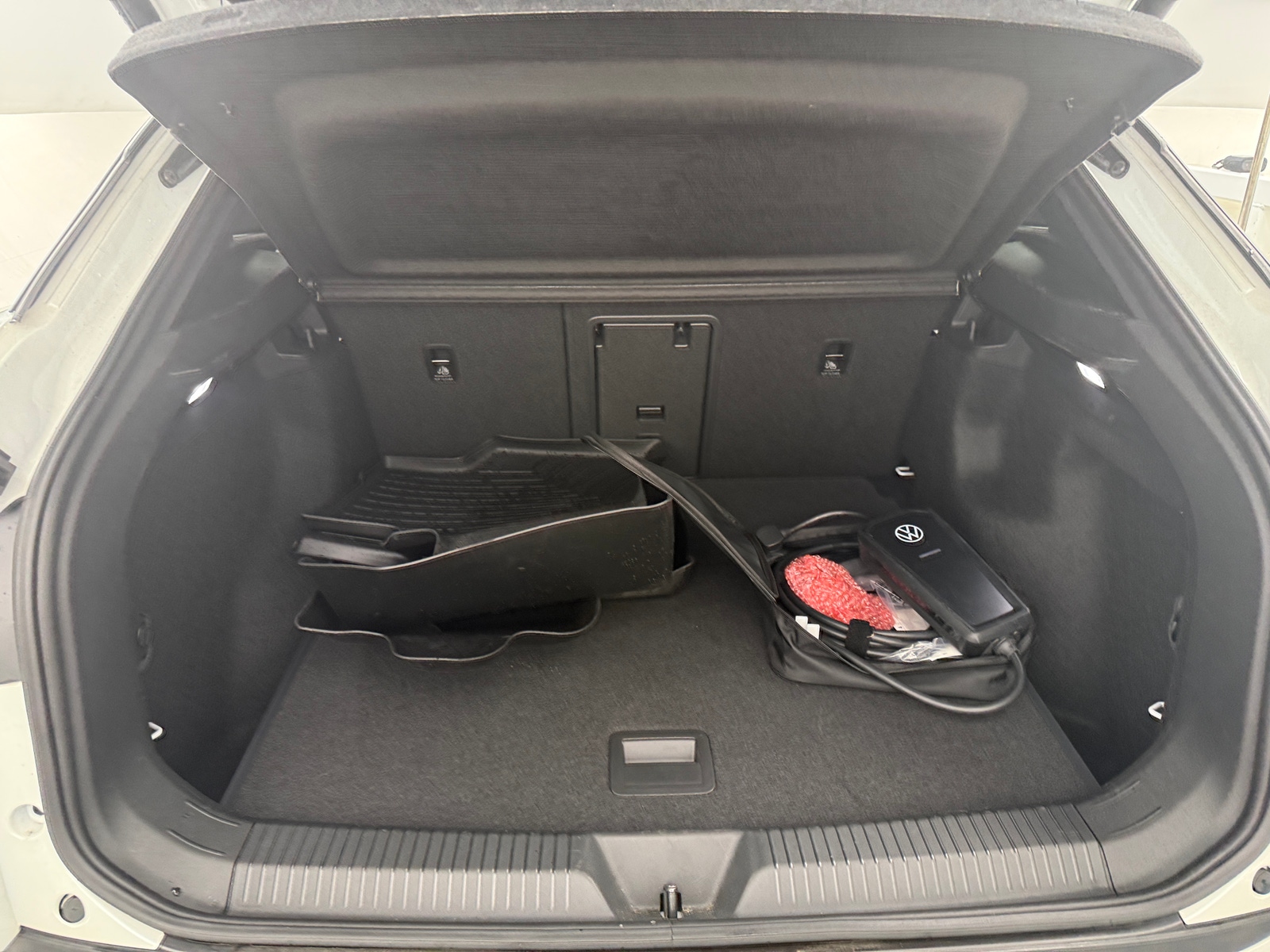 Thumbnail: 2023 Volkswagen ID.4 - 6