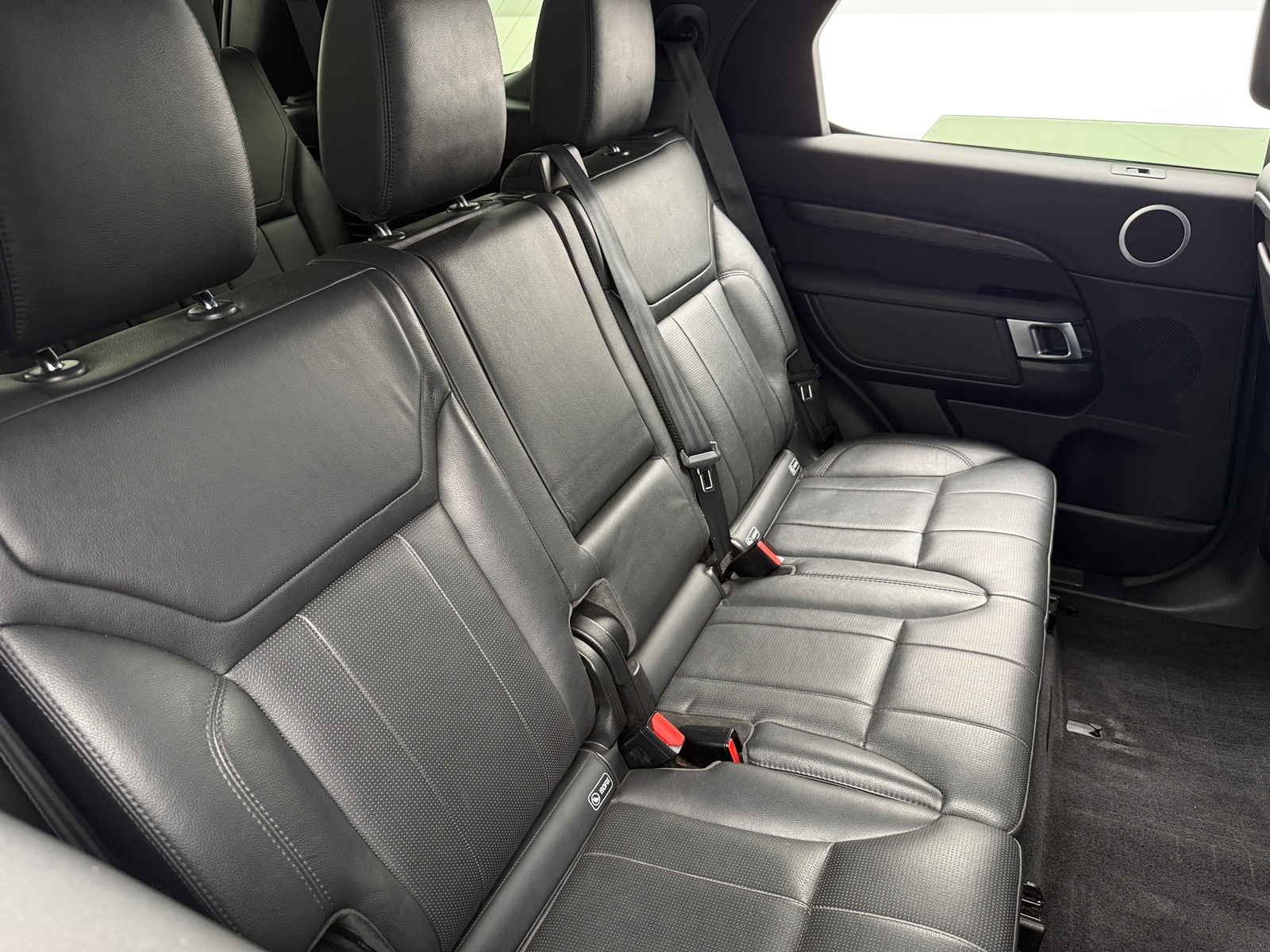 Thumbnail: 2020 Land Rover Discovery - 5