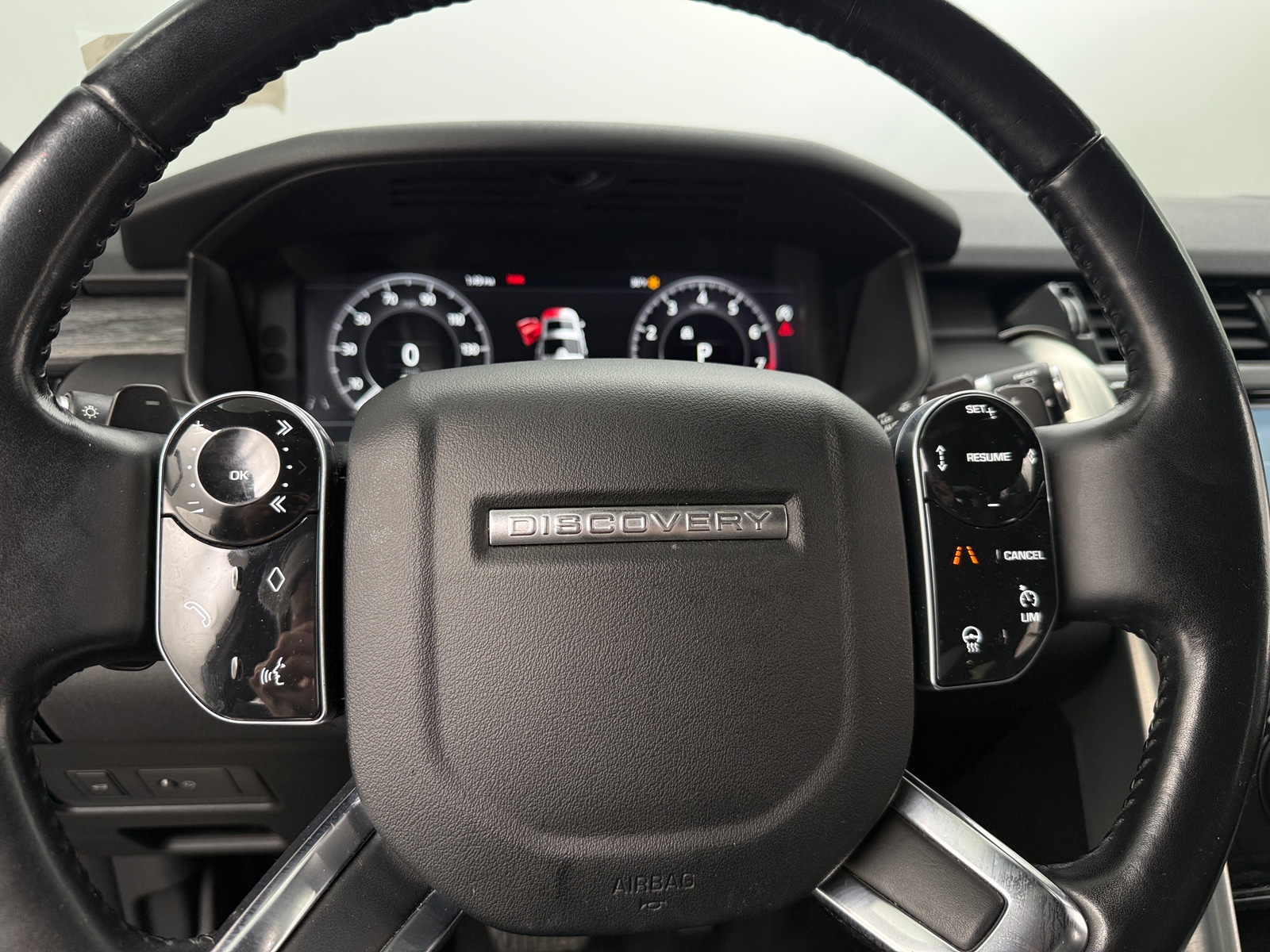 Thumbnail: 2020 Land Rover Discovery - 4