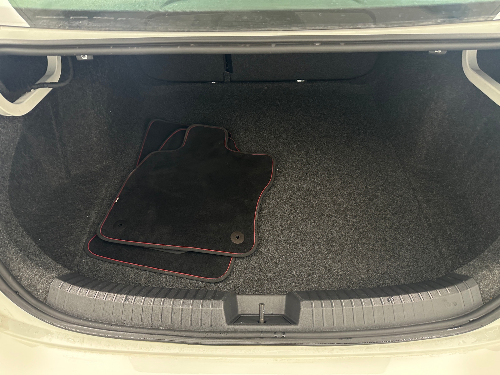 Thumbnail: 2019 Volkswagen Jetta - 6