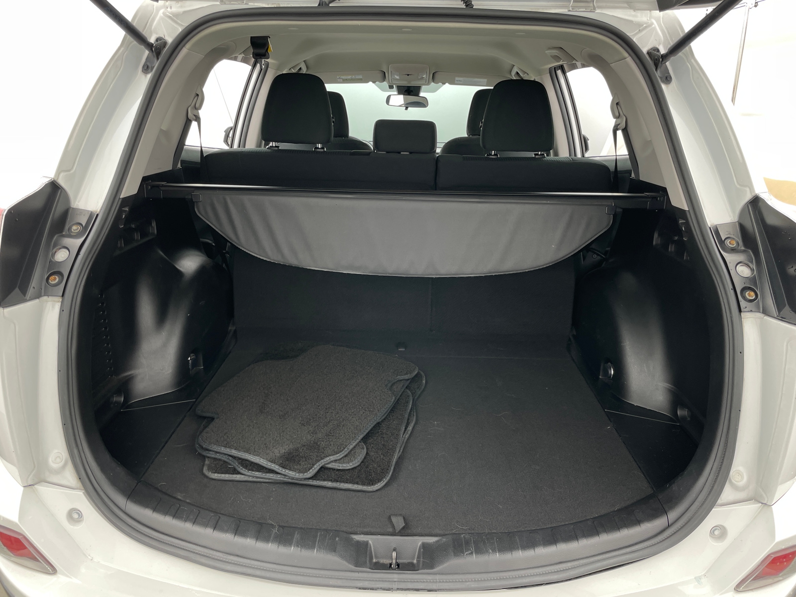 Thumbnail: 2017 Toyota RAV4 - 7