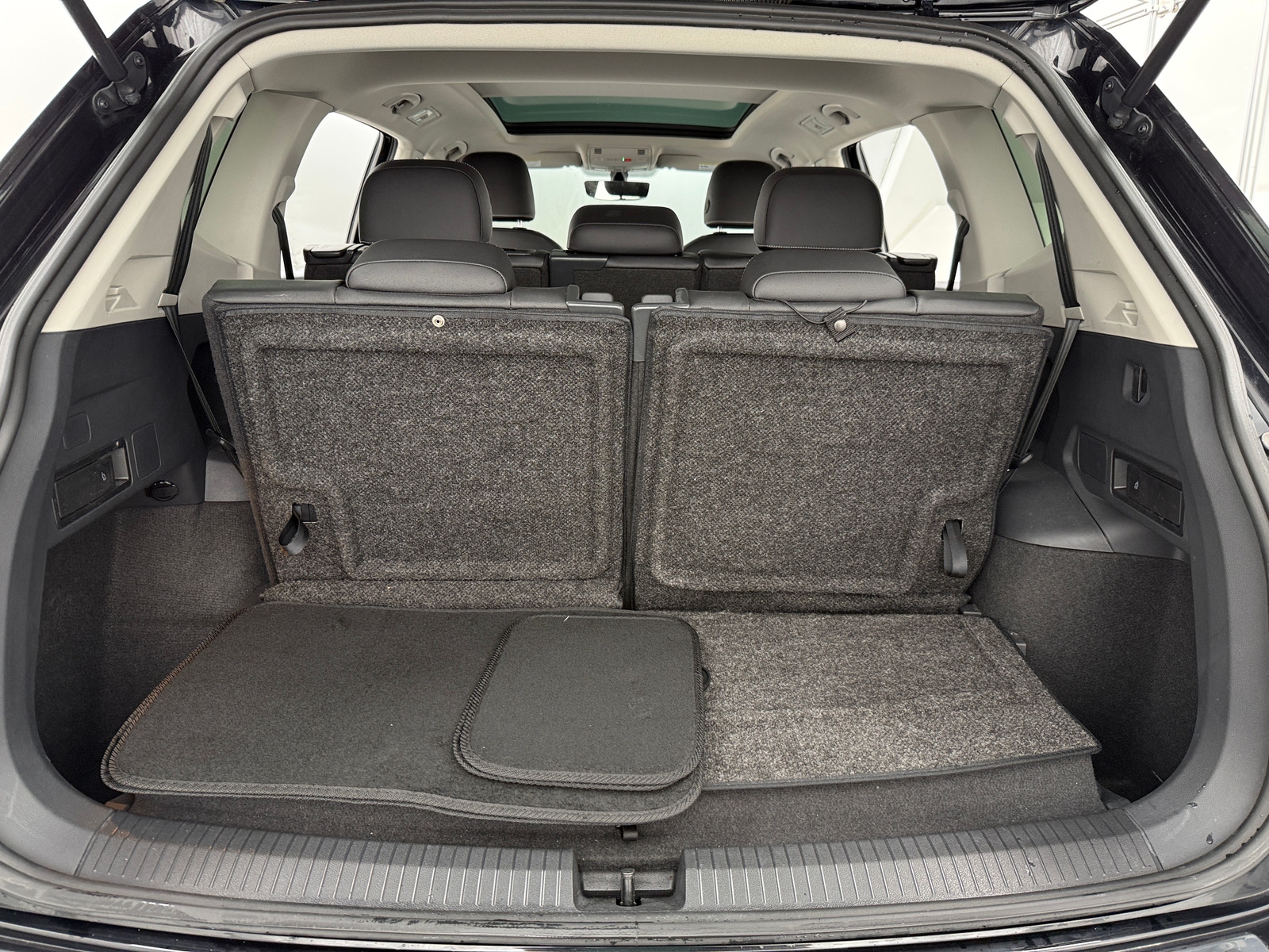 Thumbnail: 2021 Volkswagen Tiguan - 7