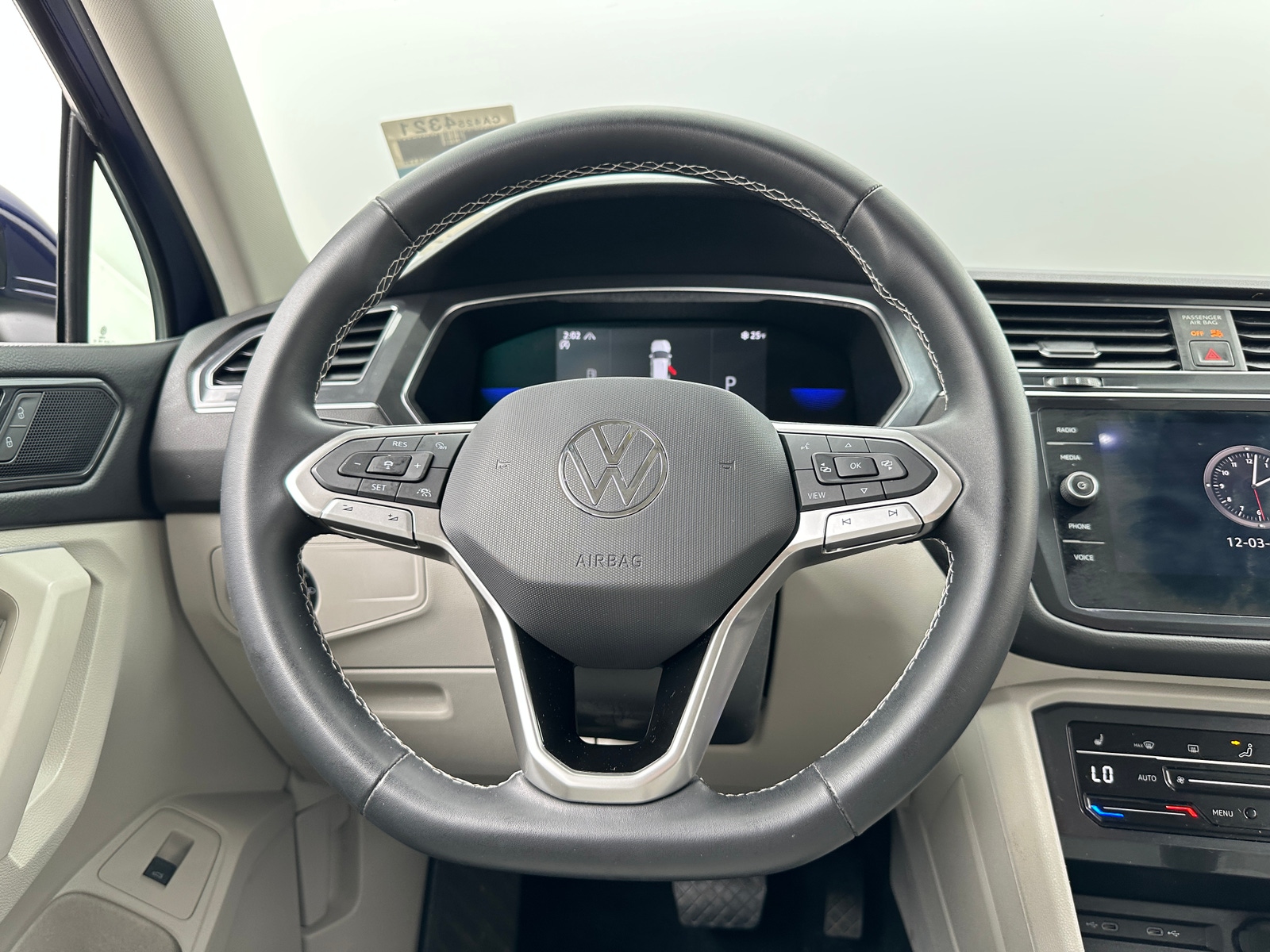 Thumbnail: 2022 Volkswagen Tiguan - 4