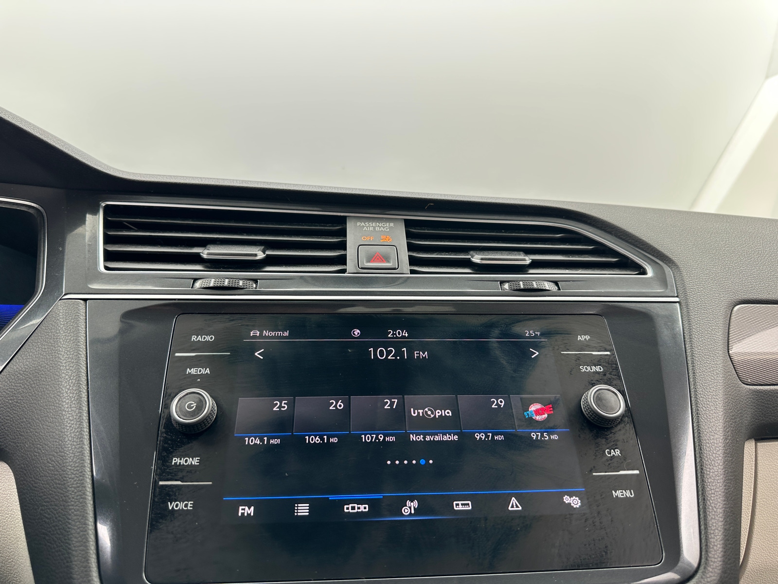 Thumbnail: 2022 Volkswagen Tiguan - 3