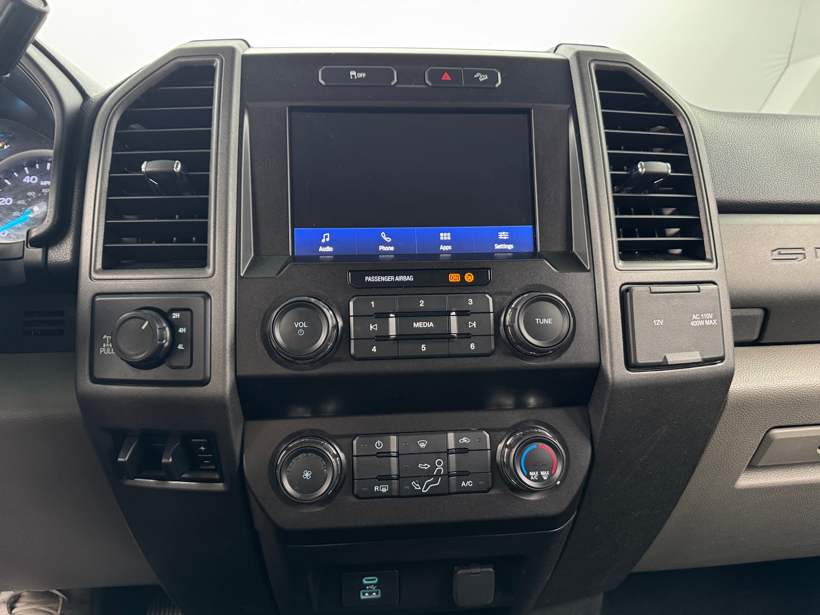 Thumbnail: 2020 Ford Econoline - 4