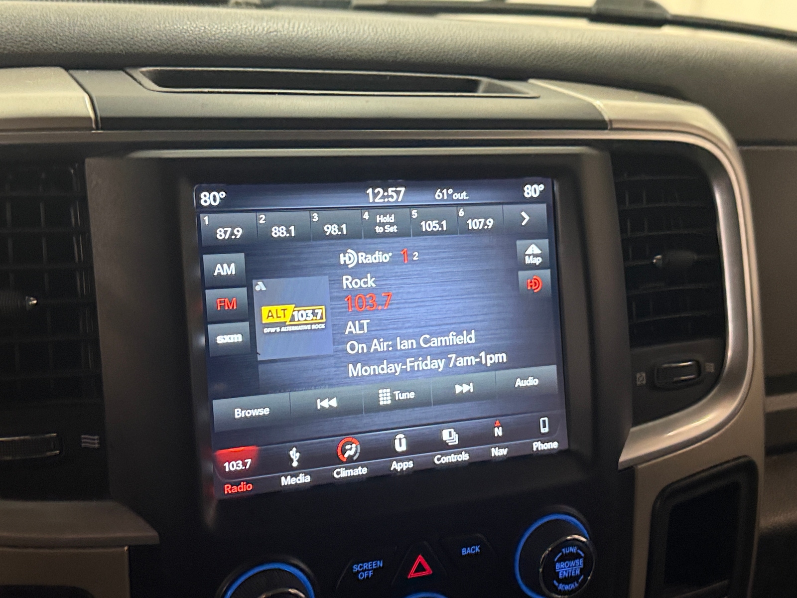 Thumbnail: 2019 RAM 1500 Classic - 4