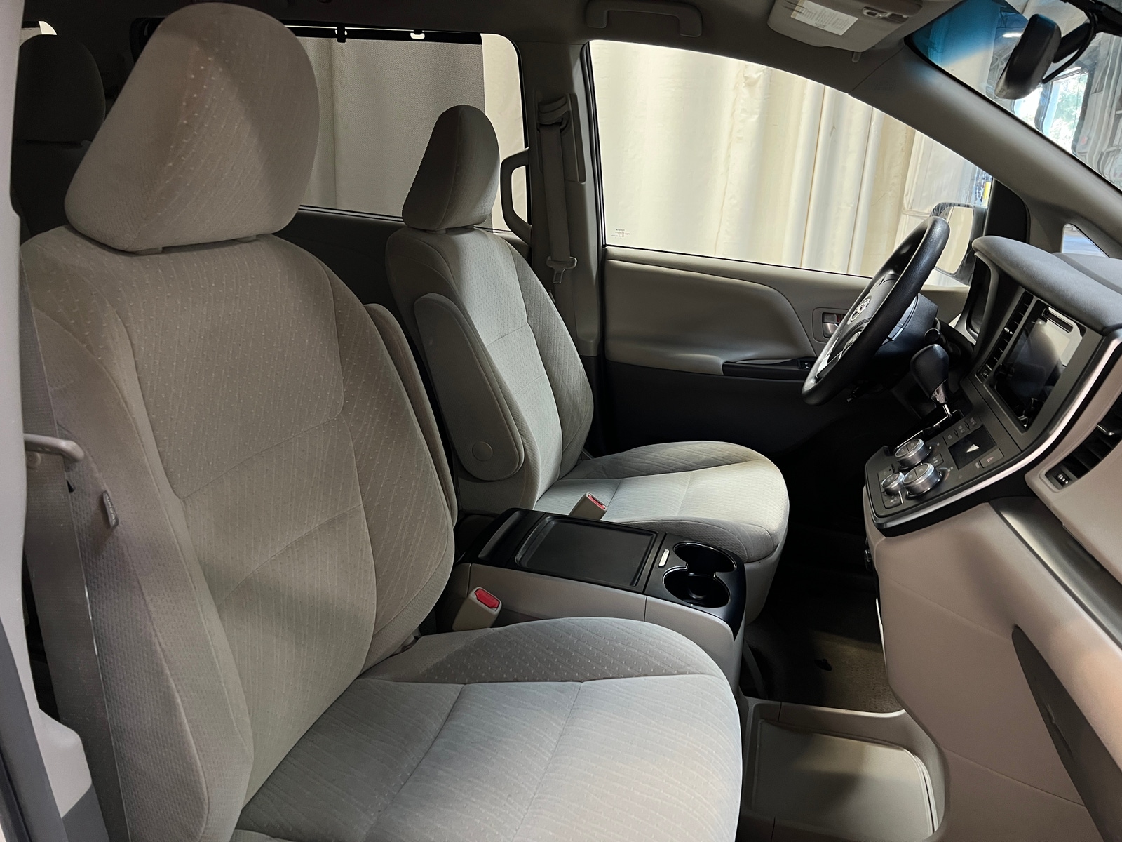 Thumbnail: 2017 Toyota Sienna - 2