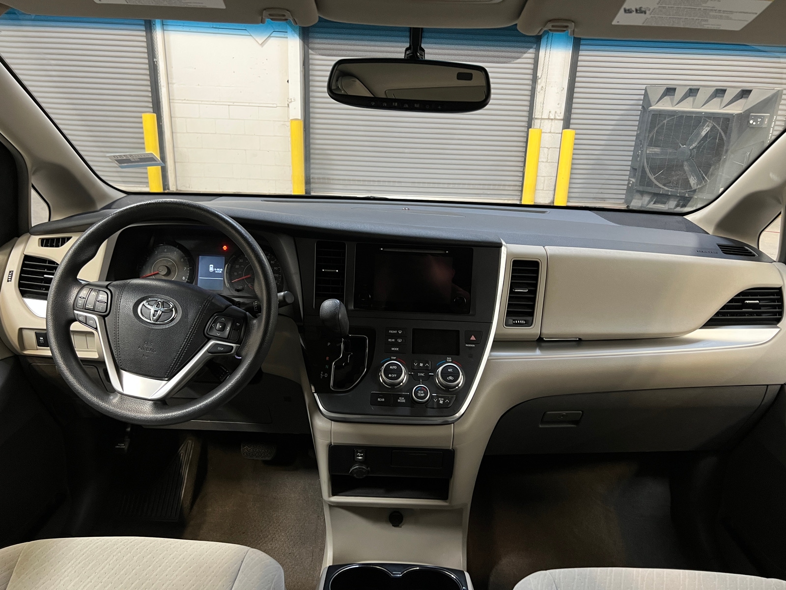 Thumbnail: 2017 Toyota Sienna - 3