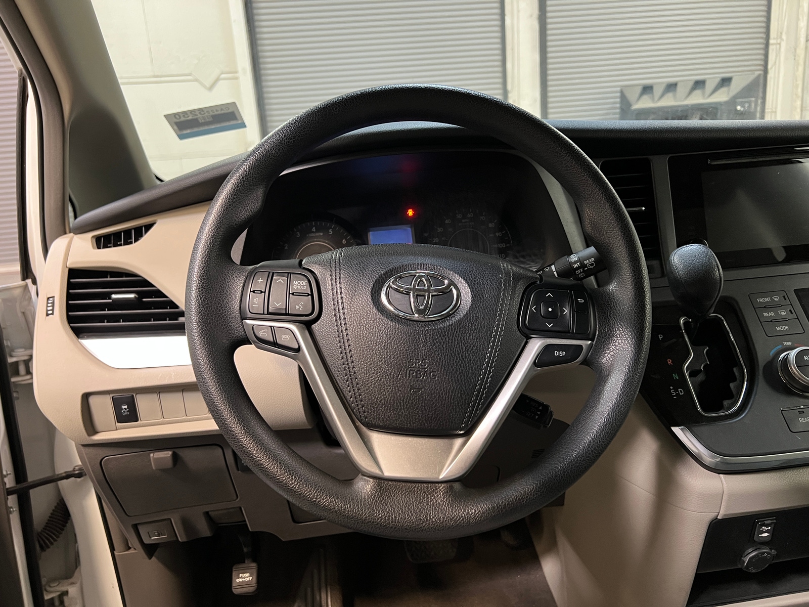 Thumbnail: 2017 Toyota Sienna - 5