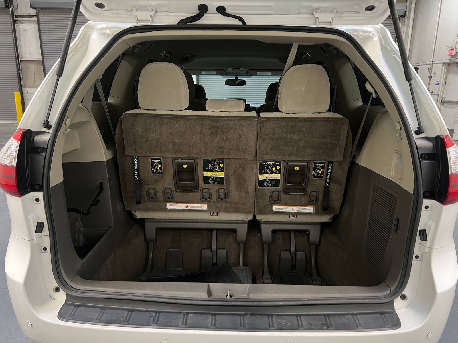 Thumbnail: 2017 Toyota Sienna - 7