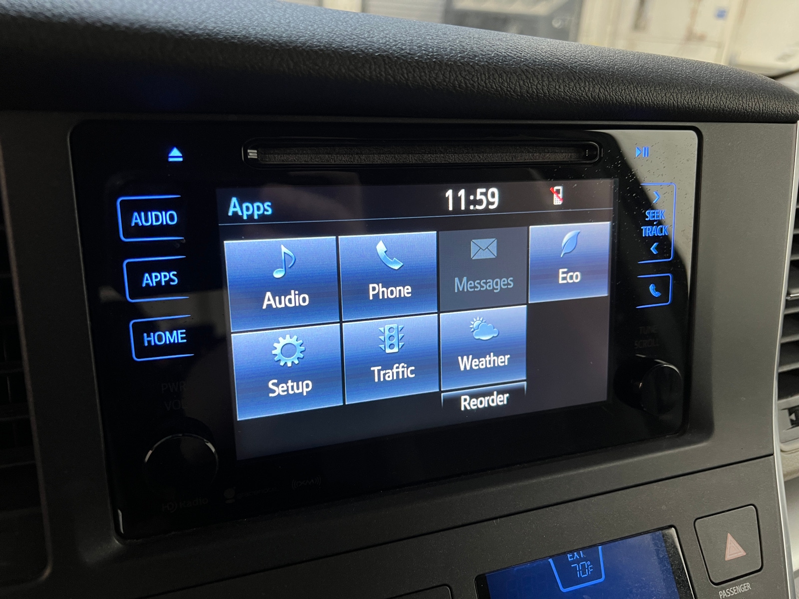 Thumbnail: 2017 Toyota Sienna - 4