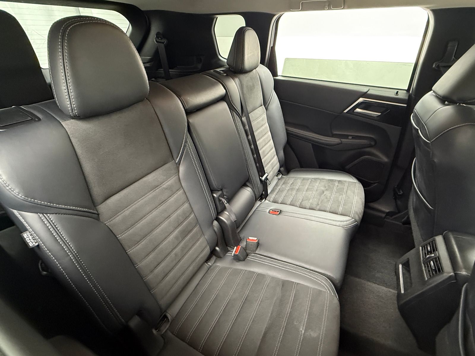 Thumbnail: 2024 Mitsubishi Outlander - 5