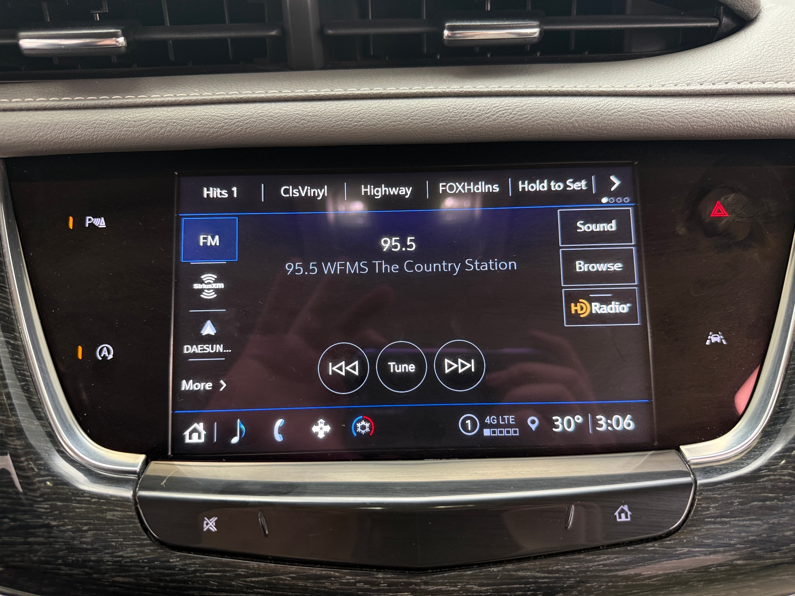 Thumbnail: 2022 Cadillac XT6 - 3